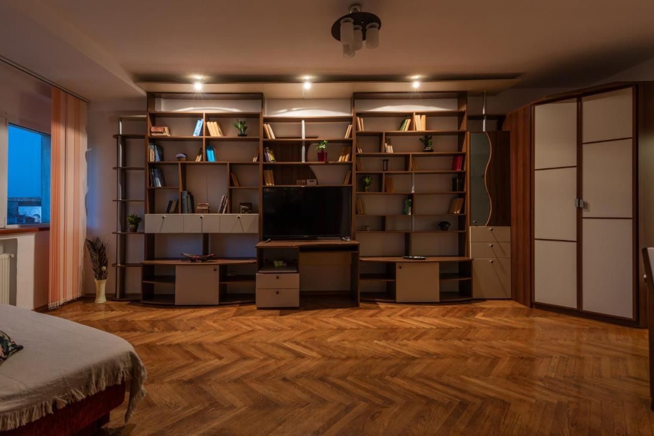 Old Town Home Library Bucharest Exterior photo
